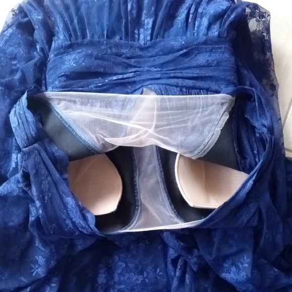 Elegant Navy Blue Lace Evening Gown - Picture 10 of 15